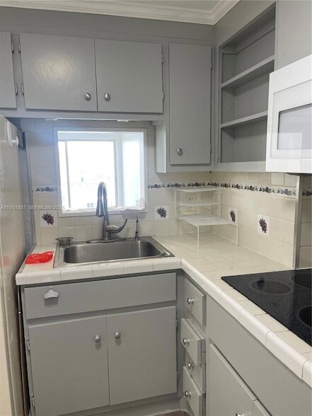 Building Photo - 400 Kings Point Dr