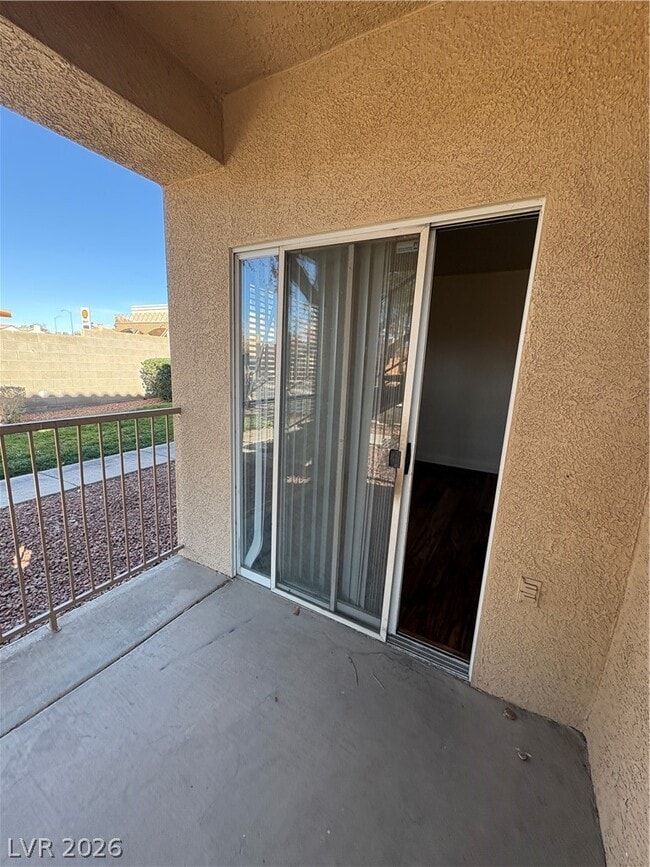 Building Photo - 2110 Los Feliz St