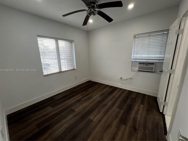 Building Photo - 550 SW 16th Ave