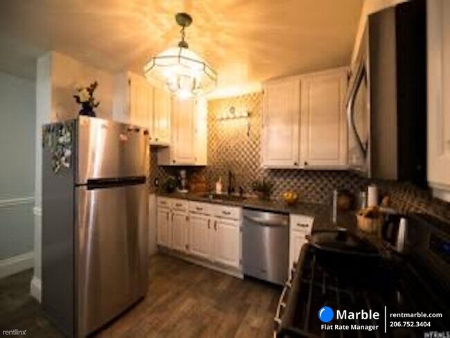 Building Photo - 4 br, 2 bath House - 519 E 200 S
