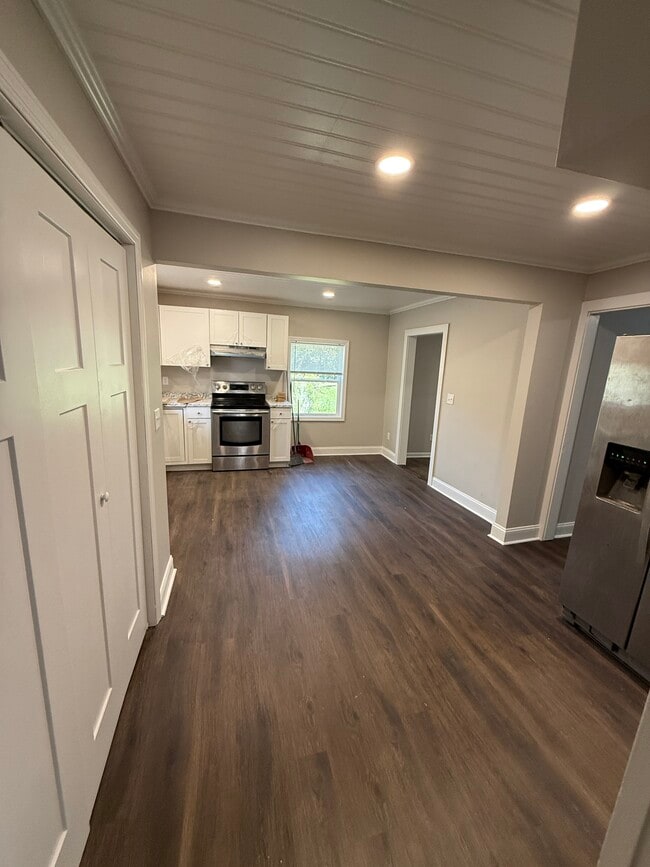 Building Photo - 809 Third Ave