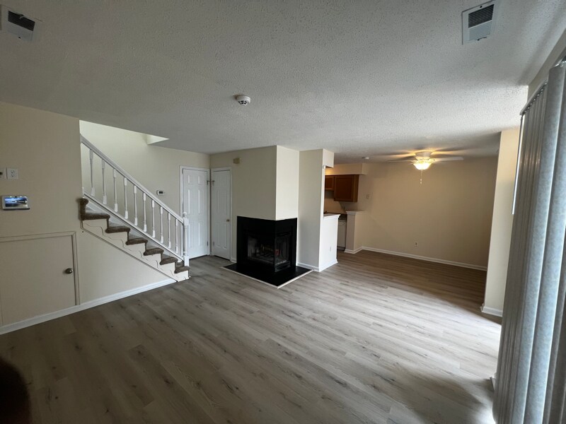 Building Photo - 343 Lee's Ml Dr