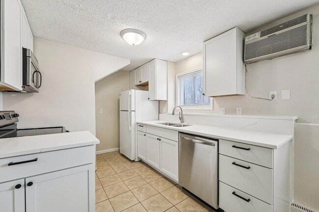 Building Photo - 17256 Kenyon St NE