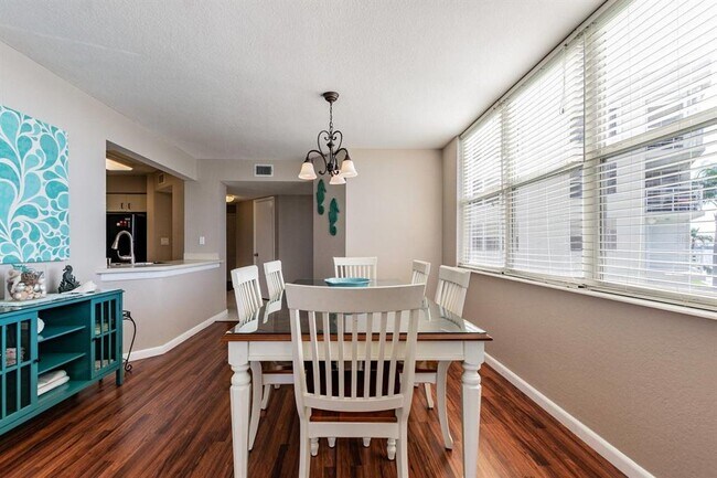 Building Photo - 6081 Bahia Del Mar Cir N