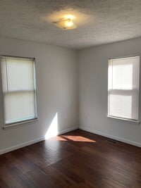 Building Photo - 3 bedroom house