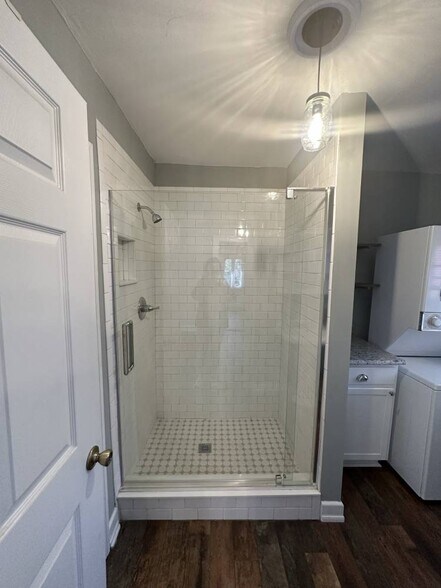 Walk-in shower, brand new - 169 Oneida St