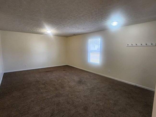 Building Photo - Open Concept 2 Bedroom Triplex