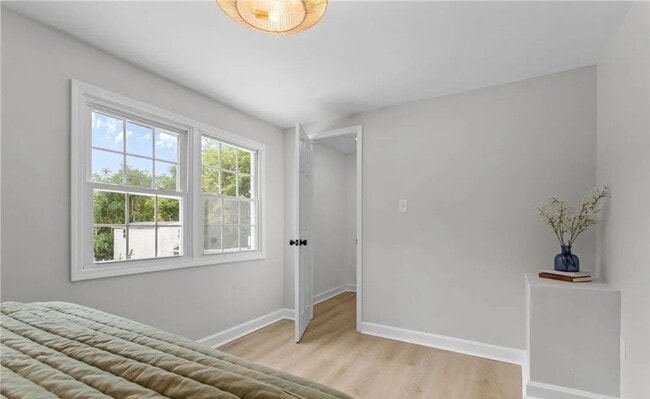 Building Photo - Newly Renovated 4 Bedroom, 2 Full Bath Home, Available Immediately!