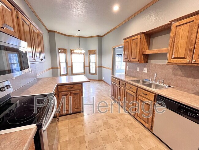 Building Photo - 95 Bassingham Dr