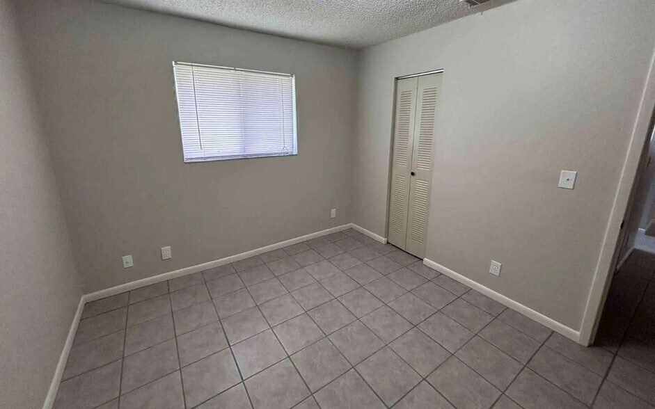 Building Photo - 3875 NW Huntsboro St