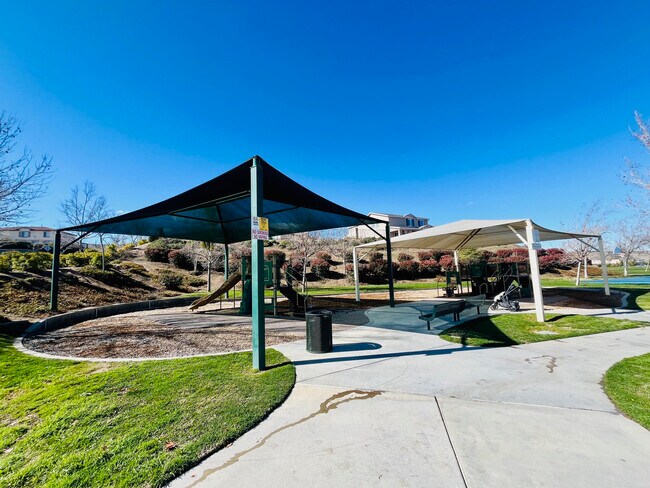 Building Photo - 2306 Cornflower Way