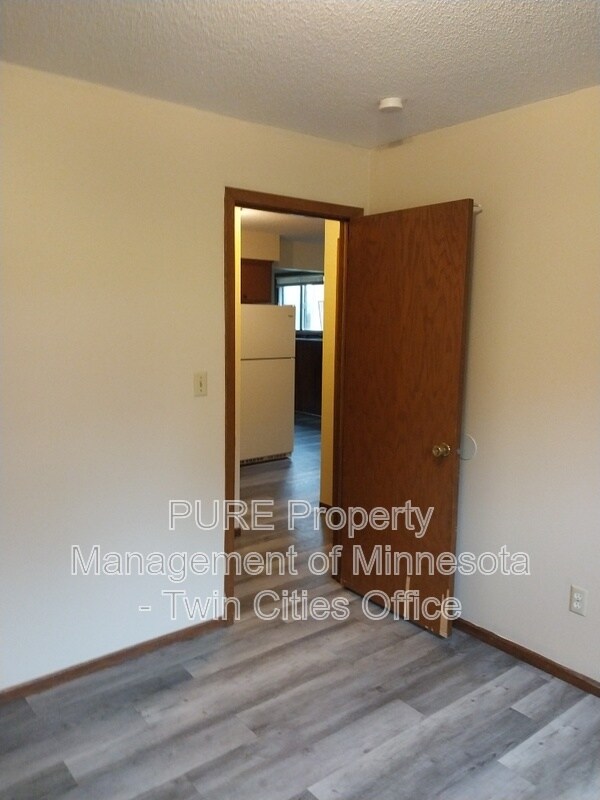 Building Photo - 144 13th Ave S