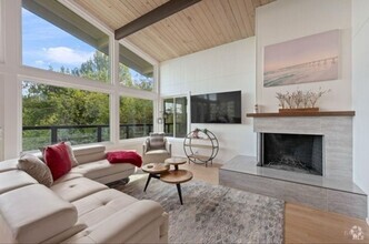 Building Photo - Beautiful home on the hills in Mill Valley