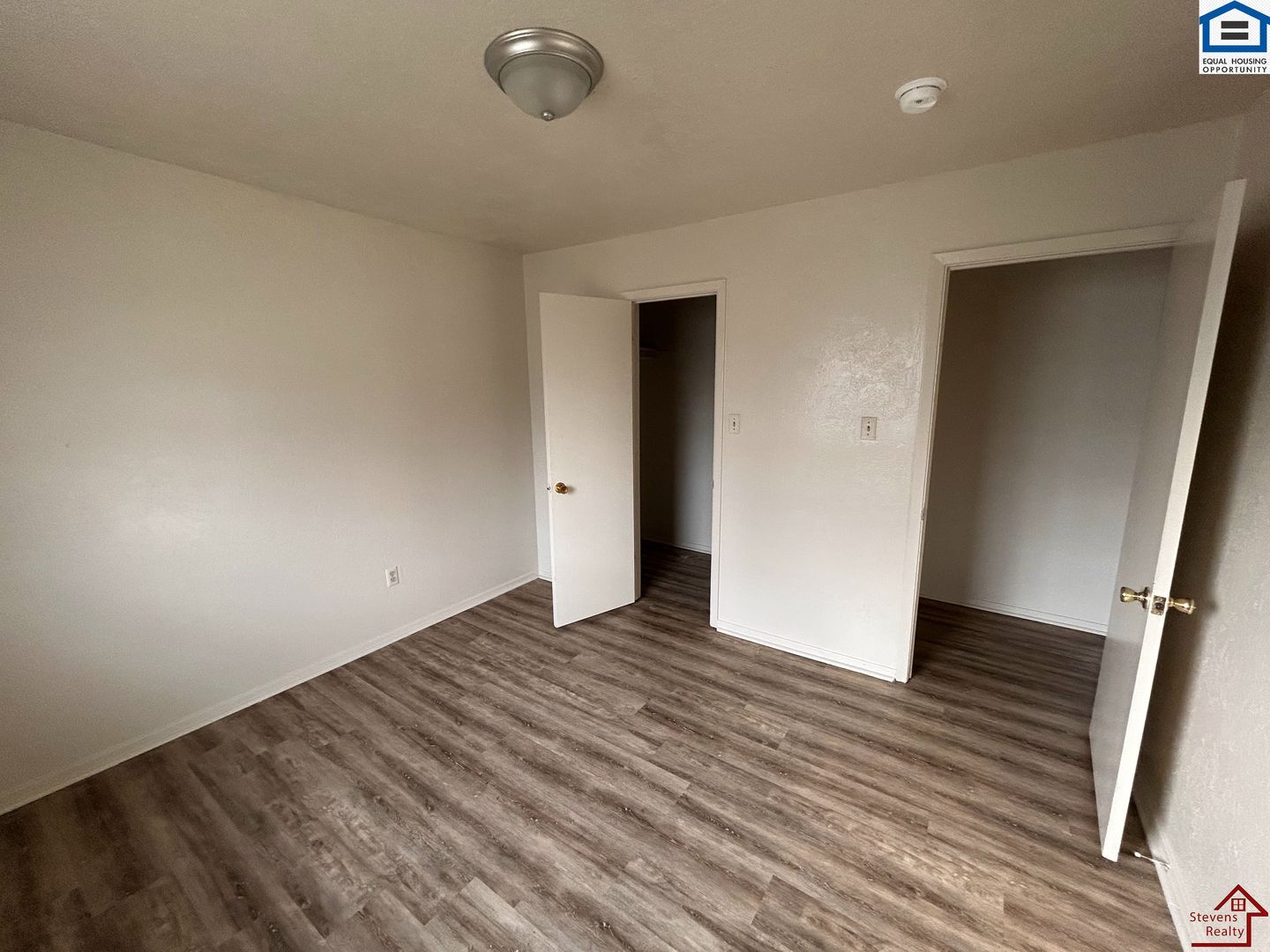 Building Photo - 1502 NW Kingsbury Ave