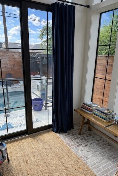 Building Photo - 805 Cordell St