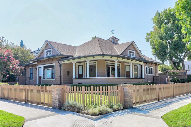 Building Photo - Old Towne Classic