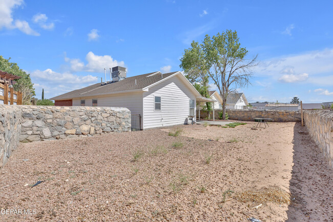 Building Photo - 11868 Oak Crossing Dr