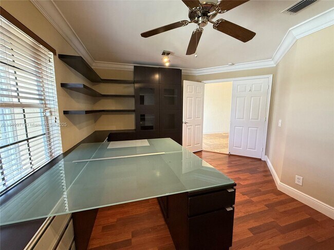 Building Photo - 807 Heritage Dr