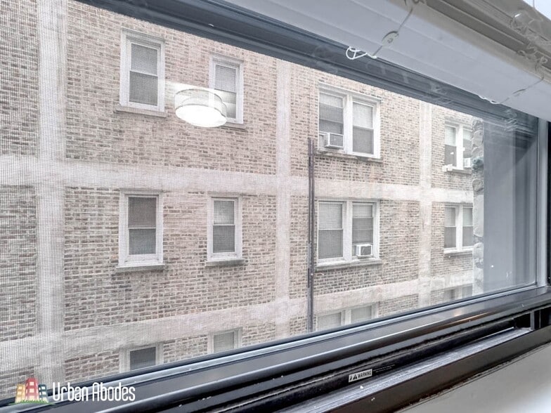 Building Photo - 503 W Belmont Ave