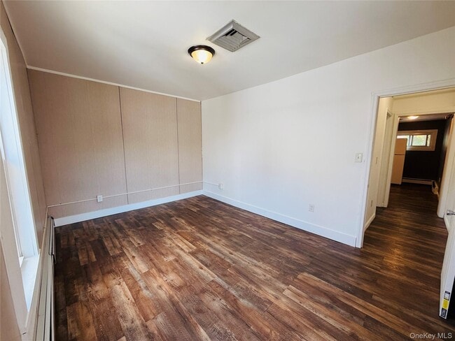 Building Photo - 125 Wickham Ave