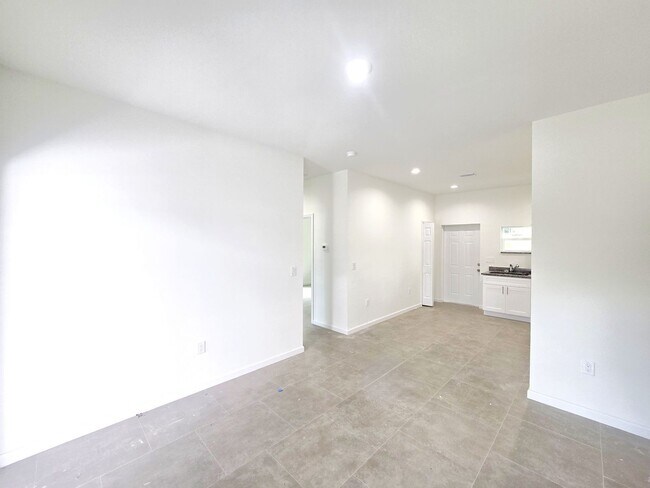 Building Photo - Brand New 2/2/1-South Lehigh Acres