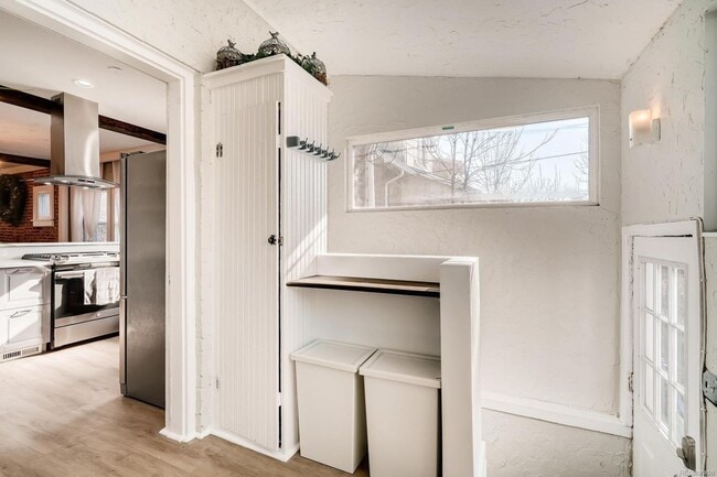 Building Photo - High End Remodel Near RiNo