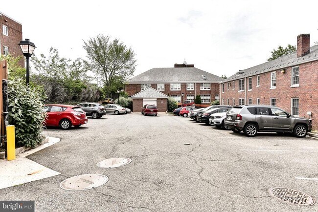 Building Photo - 231 N Thomas St