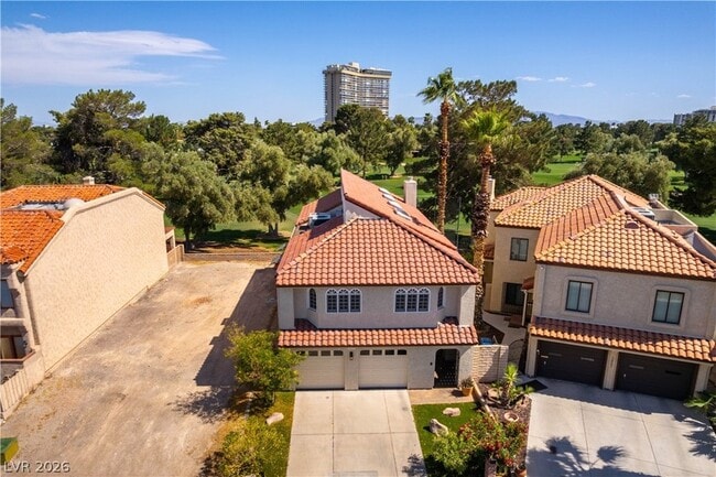 Building Photo - 2845 Queens Courtyard Dr