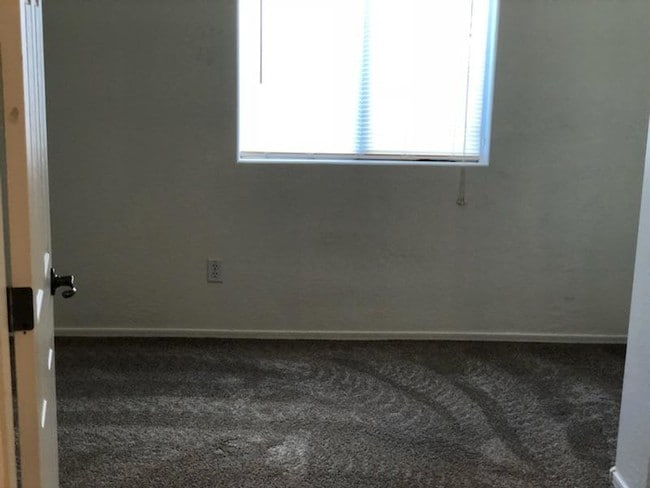 Building Photo - 811 W Spruell Ave