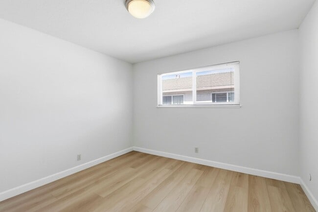 Building Photo - 662 Johanna Ave