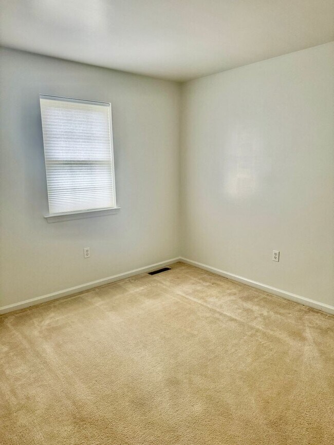 Building Photo - 809 Rockwood Dr