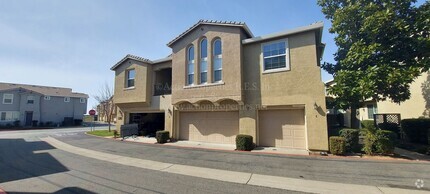 Building Photo - Sierra View Townhouse Lincoln  2 Bed 2 Ba ...