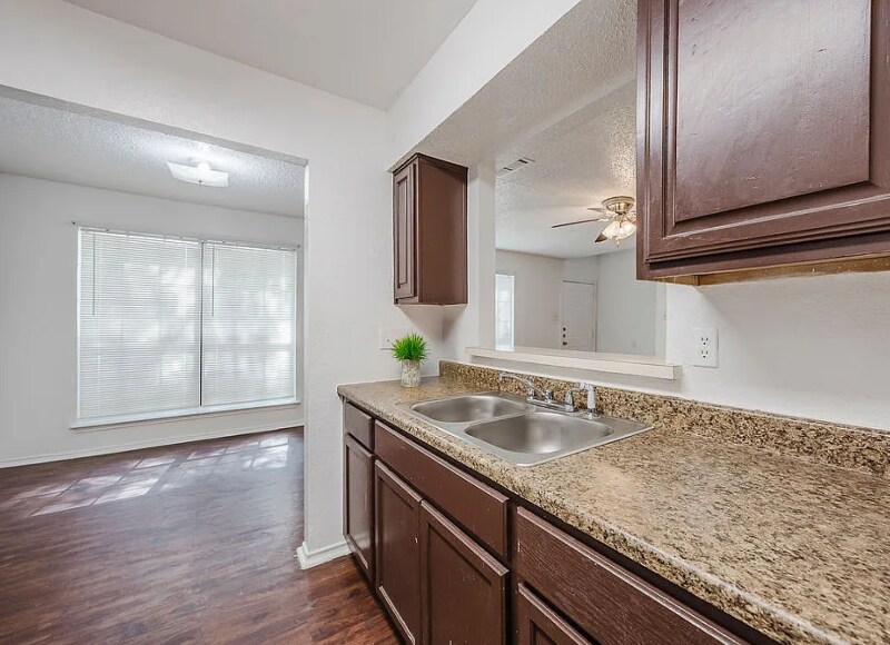 Building Photo - 2332 Sherry St