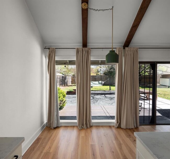 Building Photo - 6601 Blarwood Dr