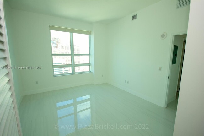 Building Photo - 950 Brickell Bay Dr