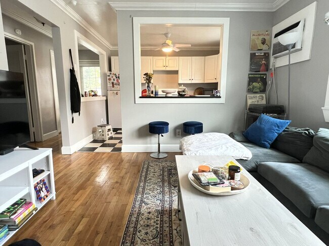 Building Photo - 2nd Floor 1BR/1BA + PORCH - Midtown Garden District