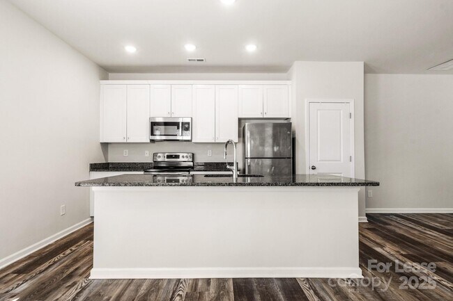 Building Photo - 117 Dogwood Vlg Trl