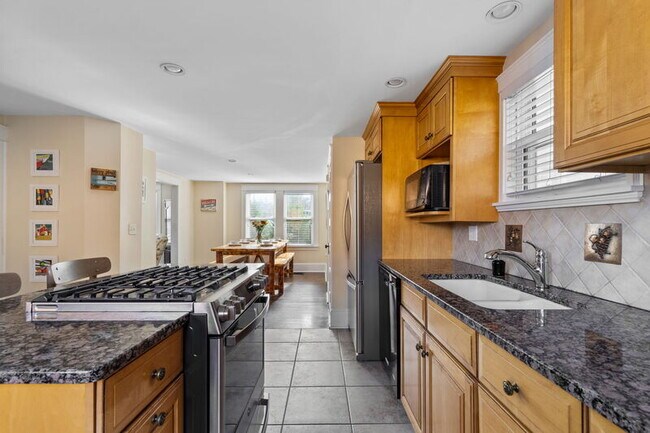 Building Photo - 181 Main St