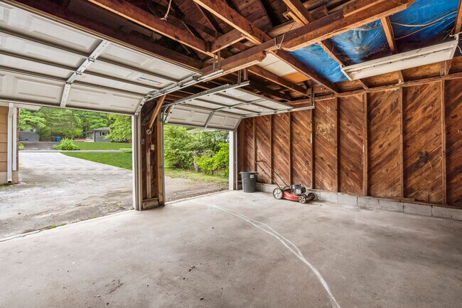 Building Photo - 1331 Phils Dr