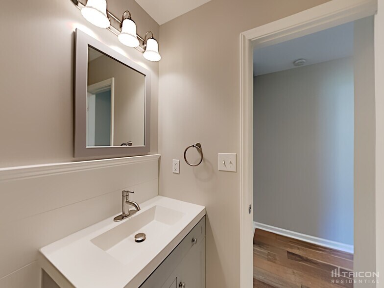 Building Photo - 10639 Greatford Ct
