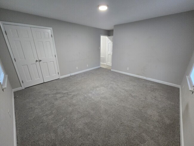 Building Photo - 5906 Applewood Ln