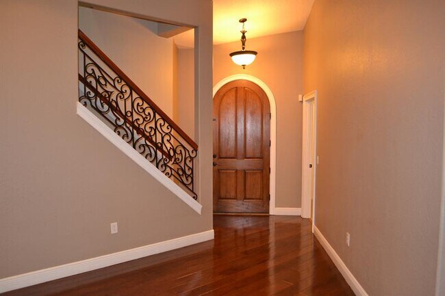 Building Photo - 461 Sanford Ave
