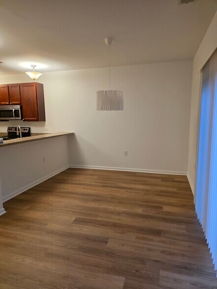 Building Photo - 730 Lacy Oak Dr