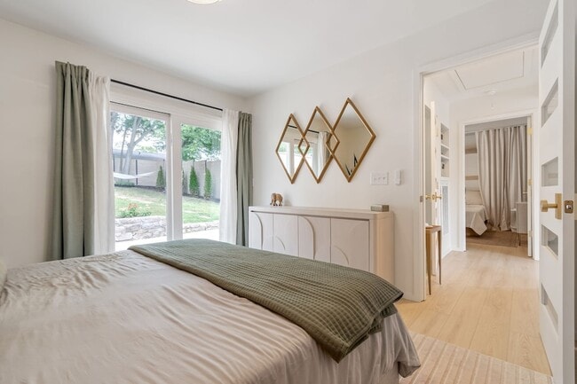 Building Photo - 3804 Lookout Dr