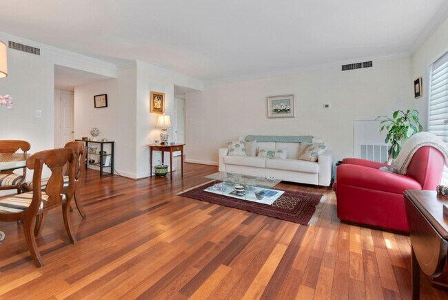 Building Photo - 1080 Wisconsin Ave NW