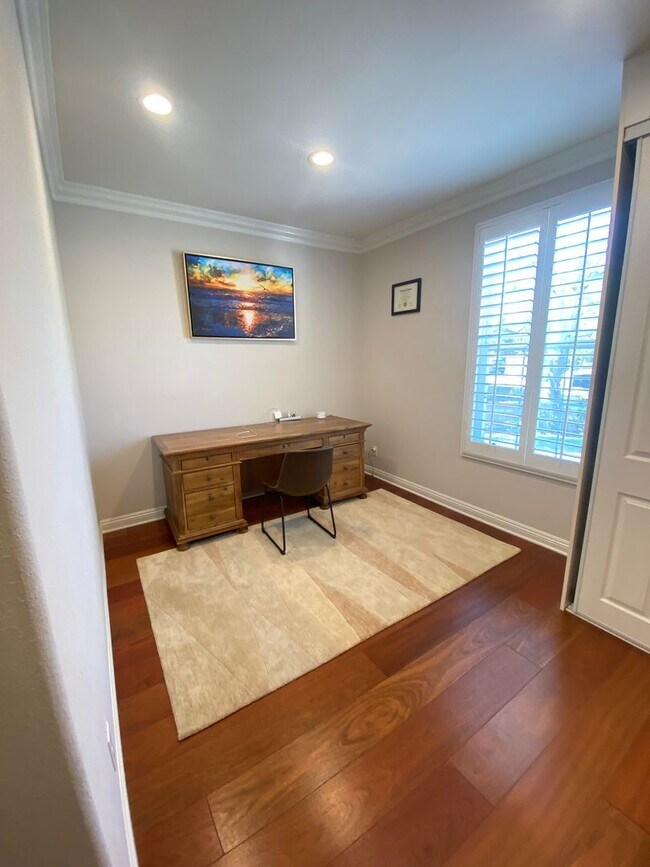 Building Photo - Luxurious 4 Bedroom Fullerton House For Re...