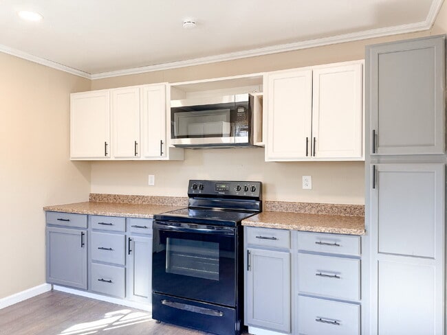 Building Photo - 316 S Watson St