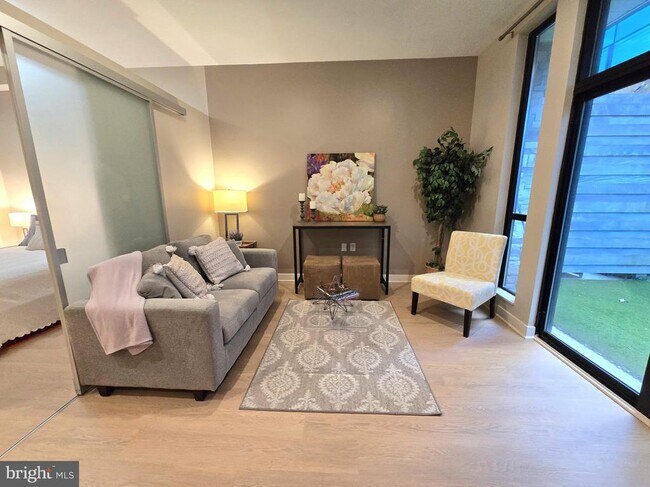 Building Photo - 1320 Fenwick Ln