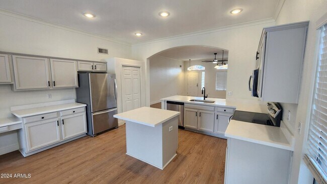 Building Photo - 2050 W Boulder Ct
