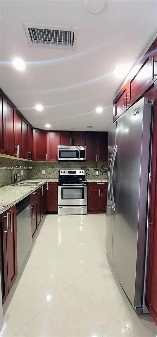 Building Photo - 400 Kings Point Dr